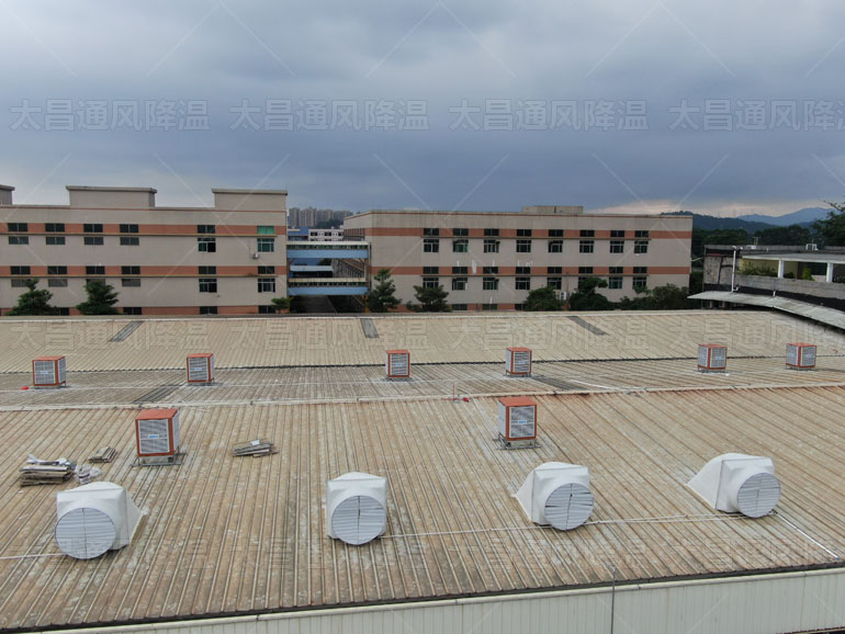 夏季炎熱，大型廠房通風(fēng)降溫設(shè)備怎么選擇呢？